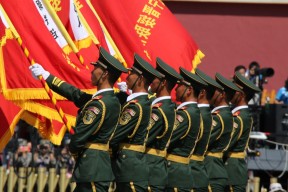 开云体育在线官网-独行侠三分投篮训练引来球迷围观，独行侠队中锋