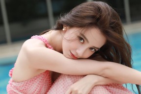 开云体育app官网-吉尔吉斯斯坦女将自由泳展现速度优势，吉尔吉斯斯坦游泳运动员