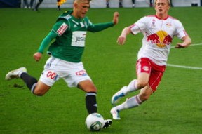 开云体育官网登入-乔·莫伊：凭借他强悍的对抗和团队协作能力，成为全黑队进攻和防守的核心支点