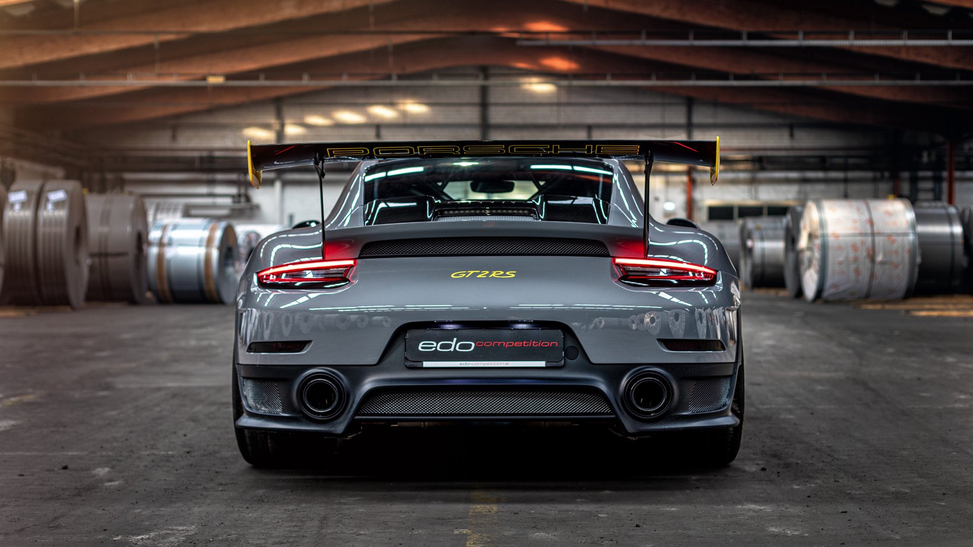 “高新体育中心:健力赛事展示力量与耐力的极致比拼”