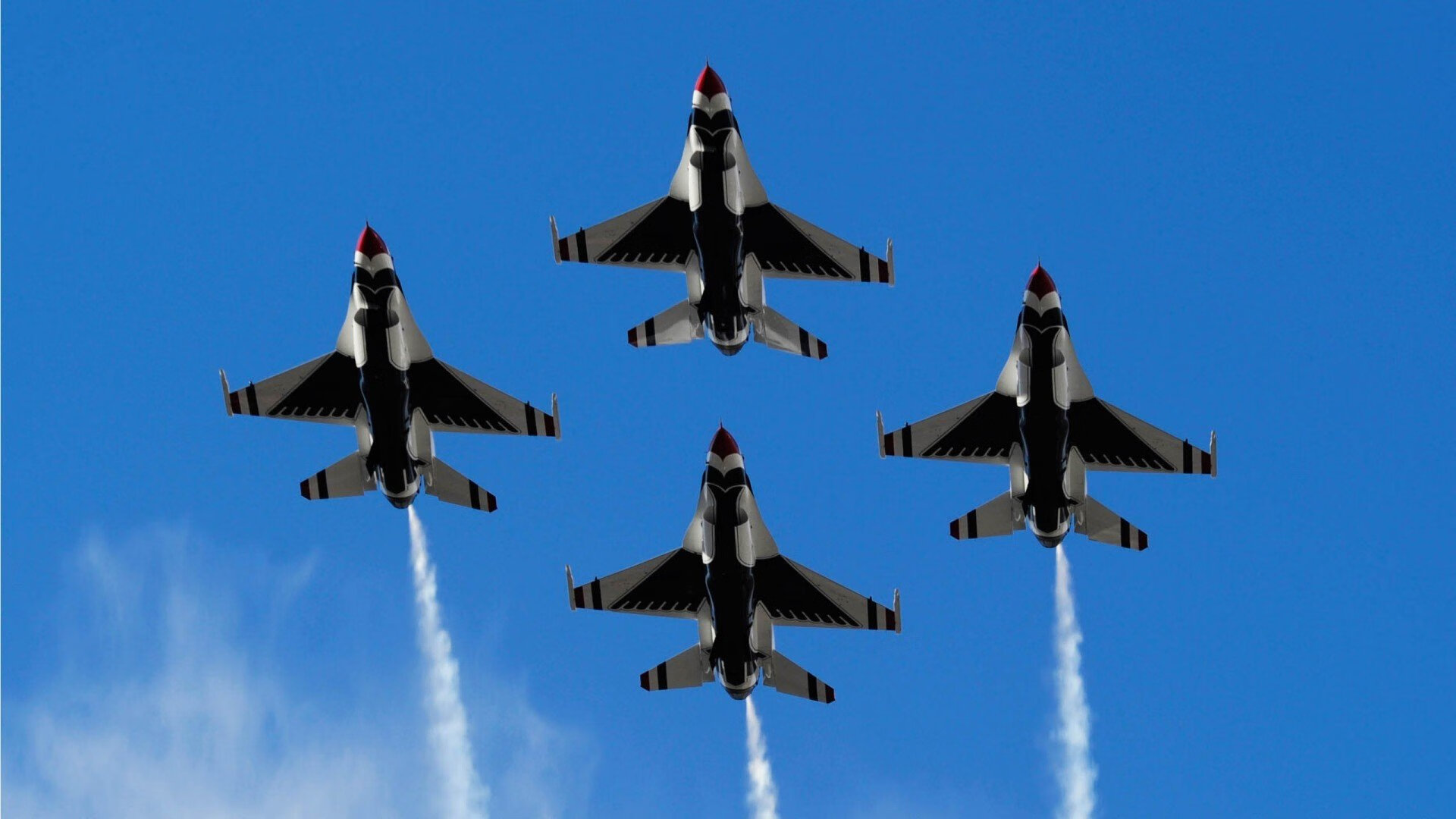 “马科斯·莫奇的速度与力量,成为阿根廷美洲狮队防守的坚实保障”