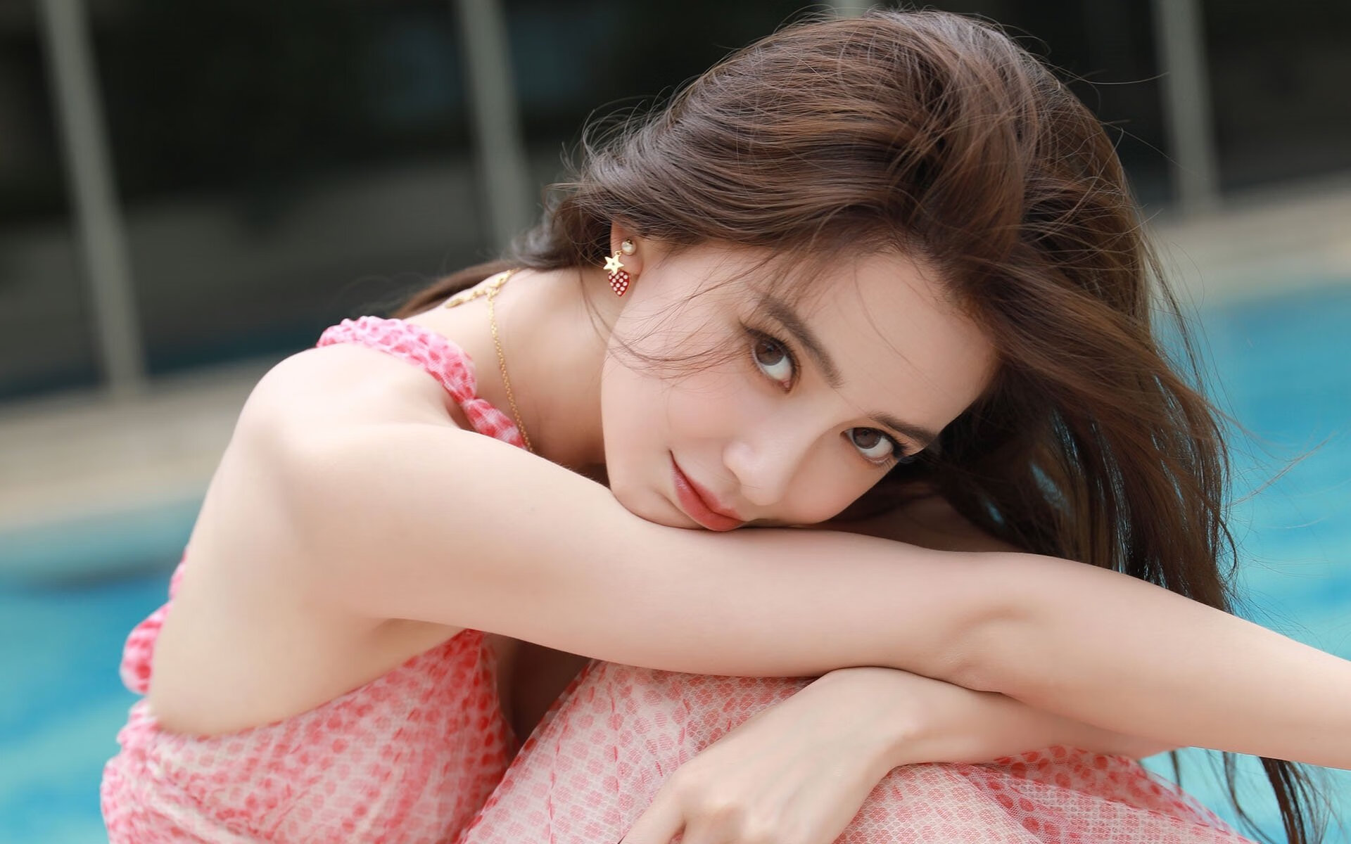 吉尔吉斯斯坦女将自由泳展现速度优势,吉尔吉斯斯坦游泳运动员