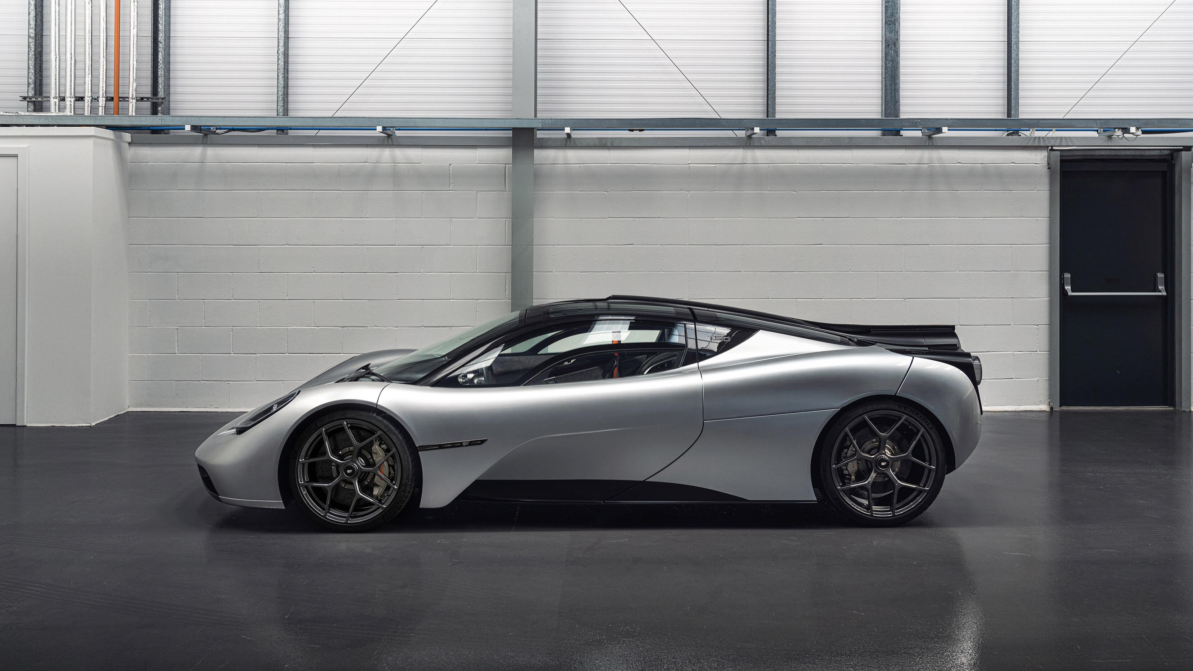 德甲火速反攻:瞬间突破敌阵引爆全场,德甲防守